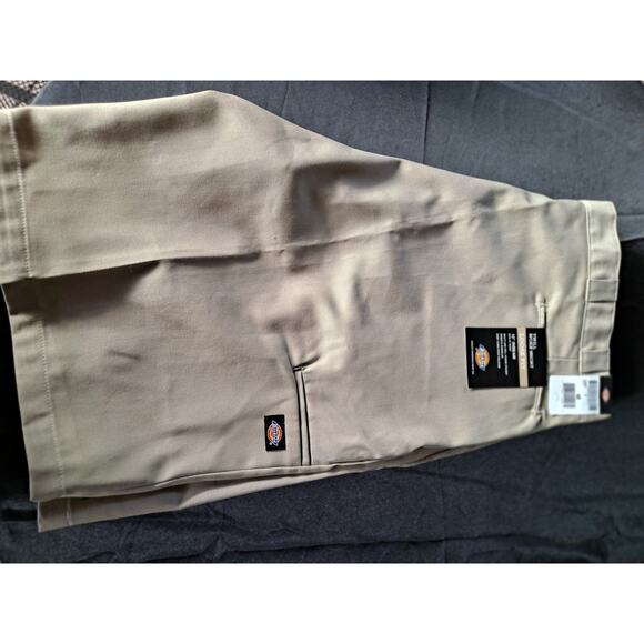 Dickies Men's 13 Inch Loose Fit Multi-Pocket Work Short 48 (B34) - Picture 2 of 4